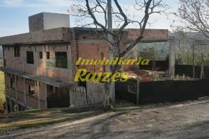 CASA EM CONSTRUÇÃO EM CONDOMÍNIO FECHADO